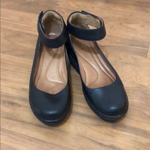 Women’s Clark’s Velcro Mary Janes